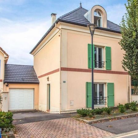 Family Disney House マニー＝ル＝オングル エクステリア 写真
